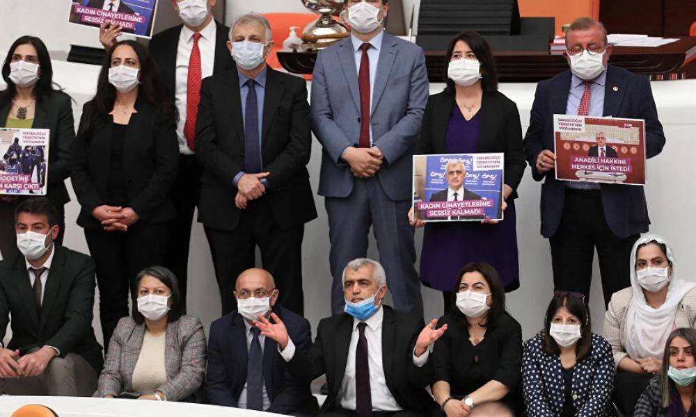 "Στημένη στον τοίχο" η Τουρκία για το HDP «αντεπιτίθεται»